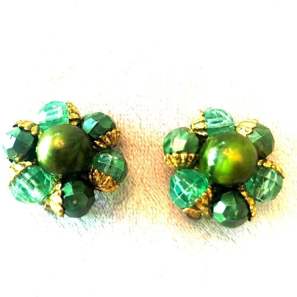 Gorgeous Mid Century Green clip earrings in faceted plastic w/ Green faux Pearl